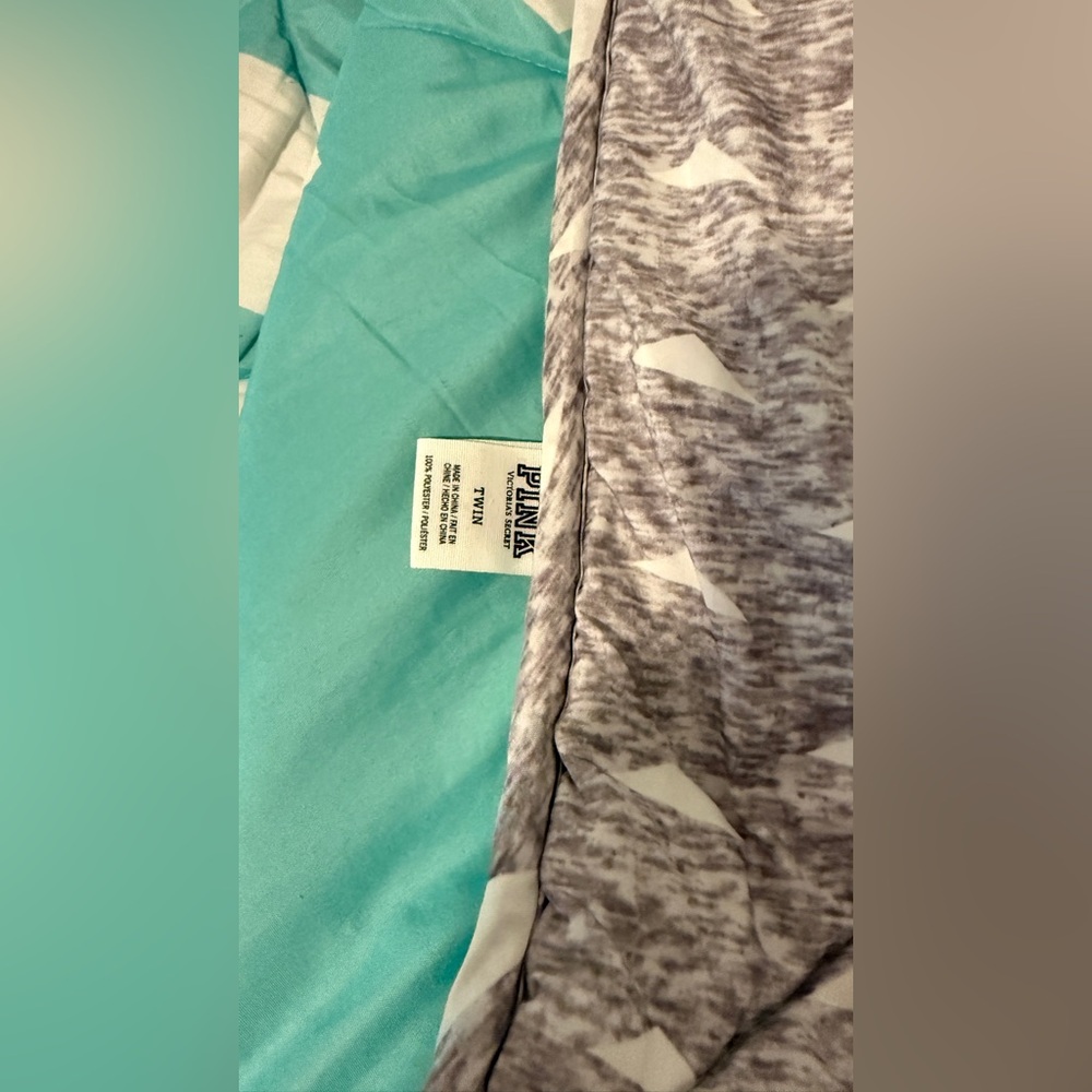 ✨VS PINK Comforter🪩✨ - Picture 5 of 6